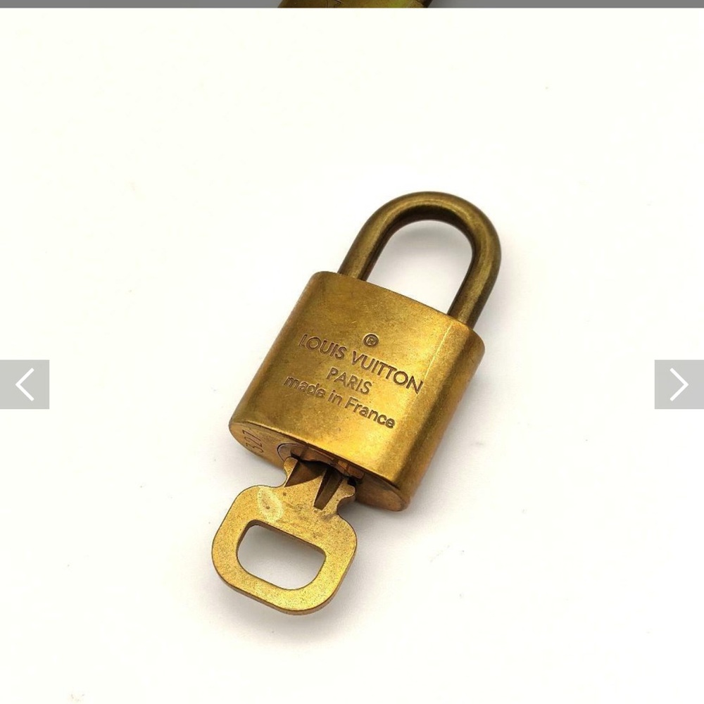 Louis Vuitton Gold Key & lock Accessory - Picture 4 of 4